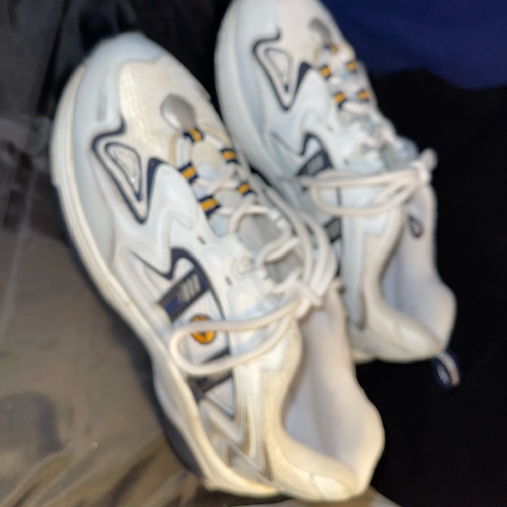 . Almost new, worn twice. Size was too small. Excellent condition